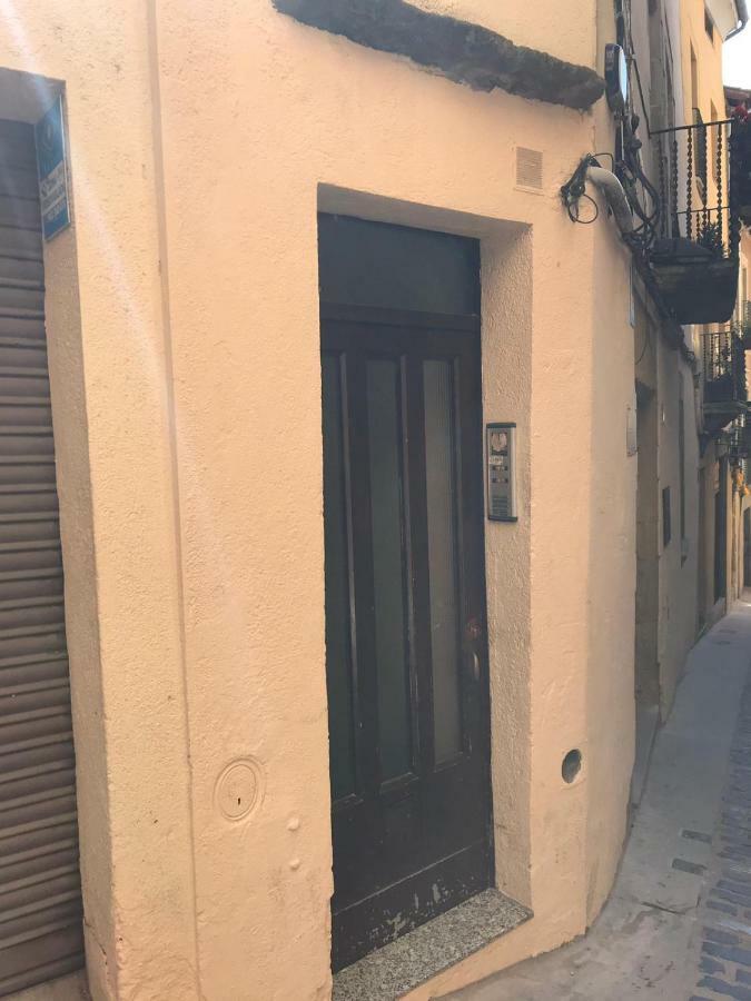 Apt 2 Acollidor Al Centre Historic De Vic Aptgarbi Kültér fotó