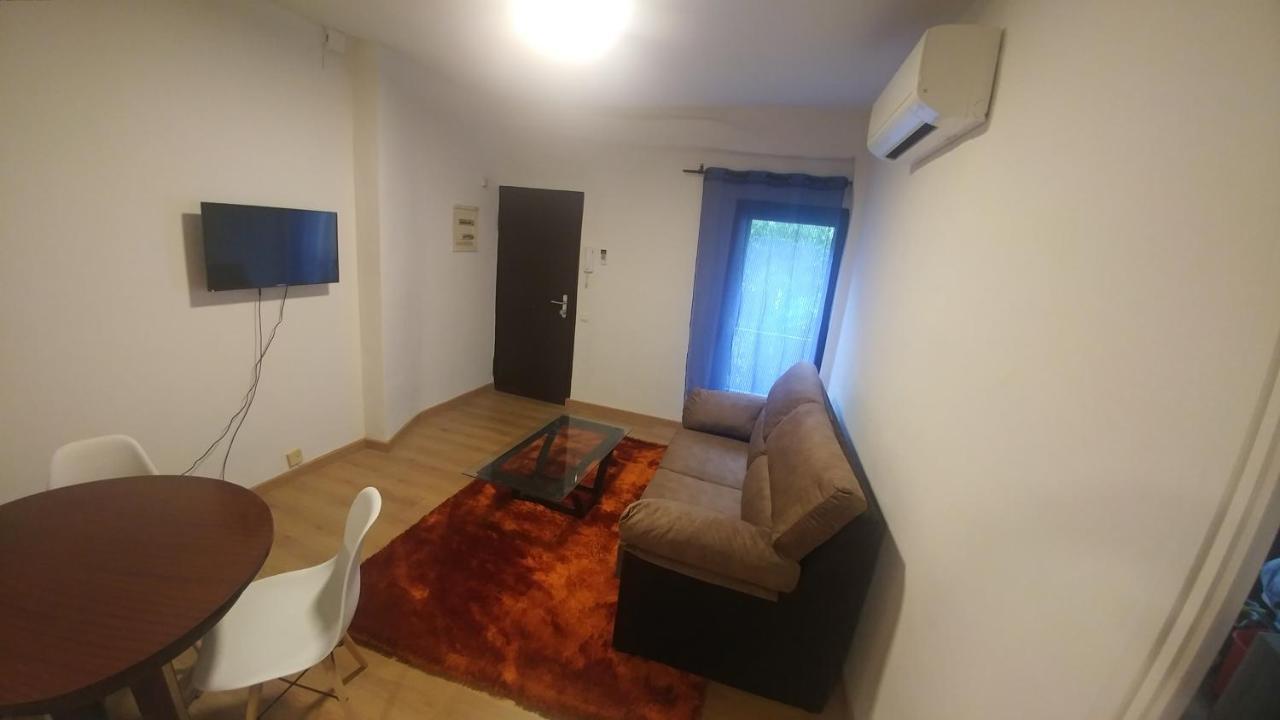 Apt 2 Acollidor Al Centre Historic De Vic Aptgarbi Kültér fotó